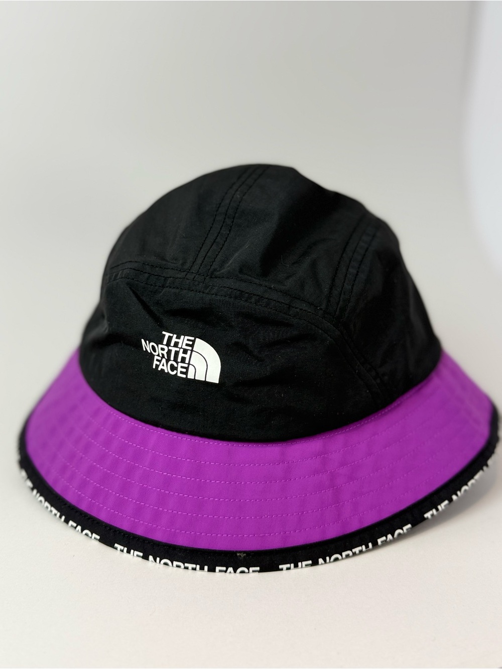 North face women bucket hat small/medium
